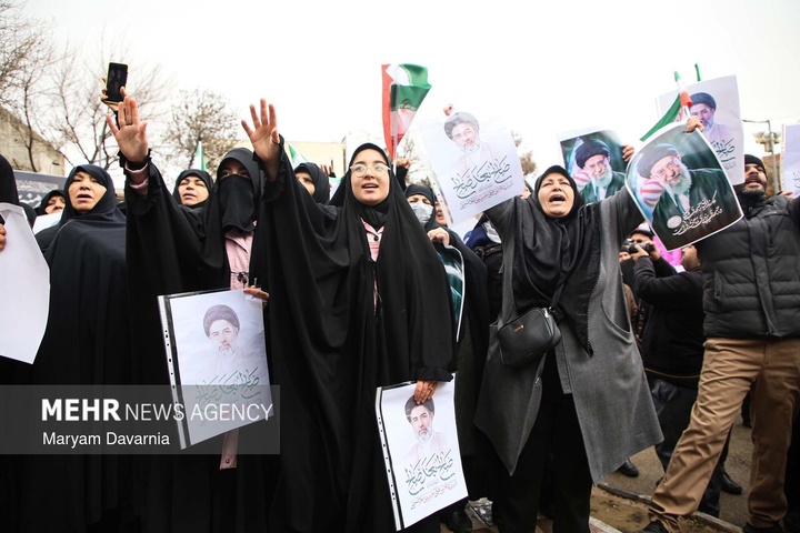 بیعت مردم سراسر کشور با سومین رهبر انقلاب اسلامی