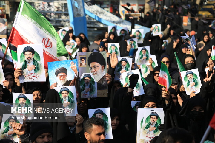 بیعت مردم سراسر کشور با سومین رهبر انقلاب اسلامی