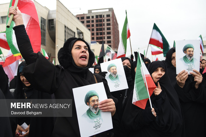 بیعت مردم سراسر کشور با سومین رهبر انقلاب اسلامی