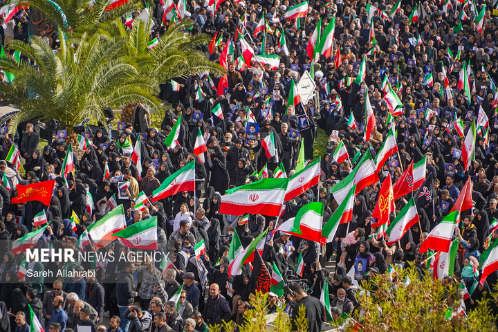 بیعت مردم سراسر کشور با سومین رهبر انقلاب اسلامی