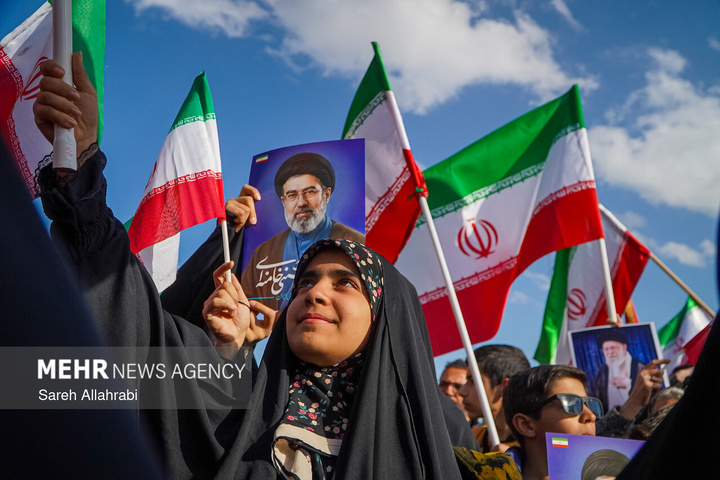 بیعت مردم سراسر کشور با سومین رهبر انقلاب اسلامی