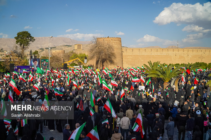 بیعت مردم سراسر کشور با سومین رهبر انقلاب اسلامی