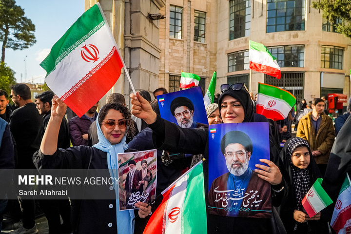 بیعت مردم سراسر کشور با سومین رهبر انقلاب اسلامی