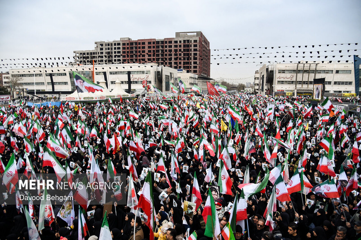 بیعت مردم سراسر کشور با سومین رهبر انقلاب اسلامی