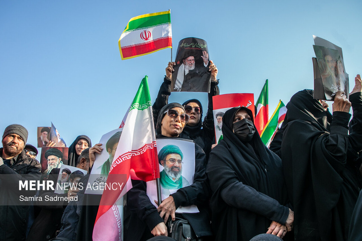 بیعت مردم سراسر کشور با سومین رهبر انقلاب اسلامی