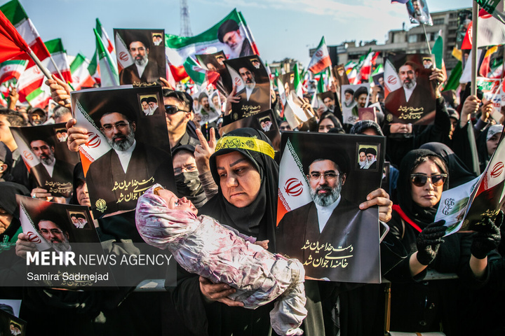 بیعت مردم سراسر کشور با سومین رهبر انقلاب اسلامی