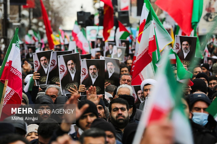 بیعت مردم سراسر کشور با سومین رهبر انقلاب اسلامی