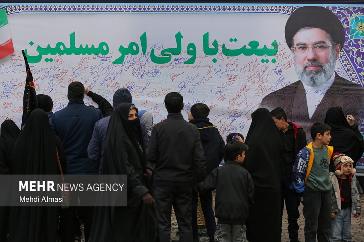 بیعت مردم سراسر کشور با سومین رهبر انقلاب اسلامی