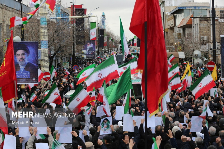 بیعت مردم سراسر کشور با سومین رهبر انقلاب اسلامی