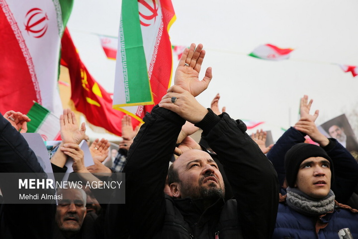 بیعت مردم سراسر کشور با سومین رهبر انقلاب اسلامی