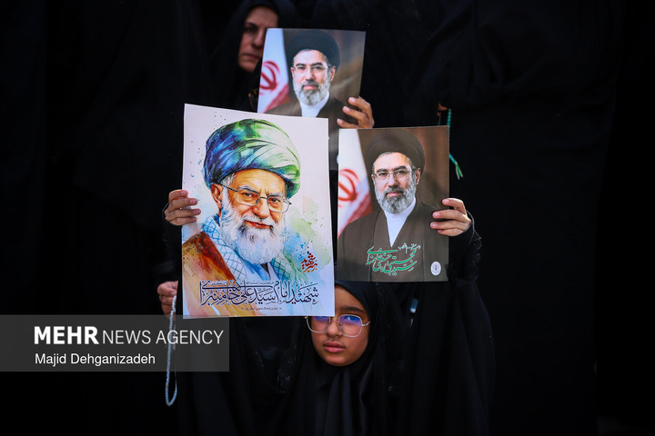 بیعت مردم سراسر کشور با سومین رهبر انقلاب اسلامی