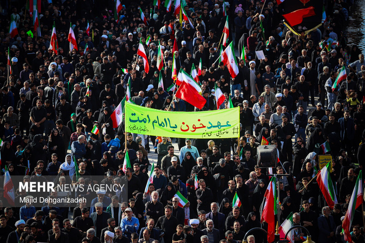 بیعت مردم سراسر کشور با سومین رهبر انقلاب اسلامی