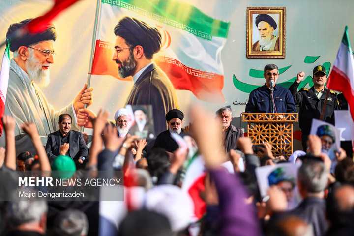 بیعت مردم سراسر کشور با سومین رهبر انقلاب اسلامی