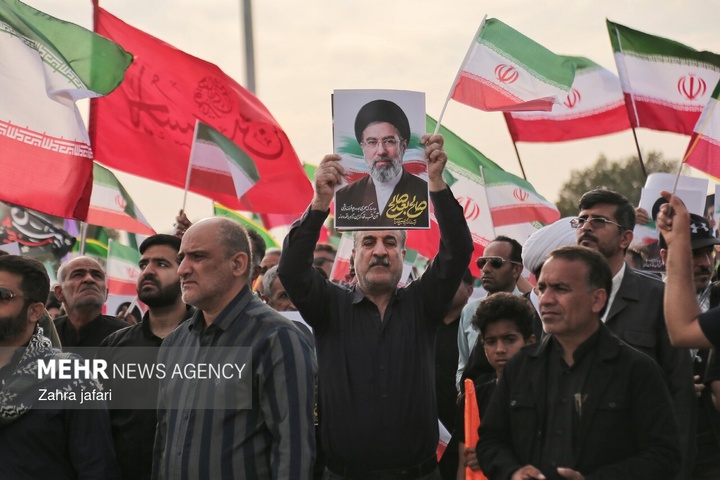 بیعت مردم سراسر کشور با سومین رهبر انقلاب اسلامی