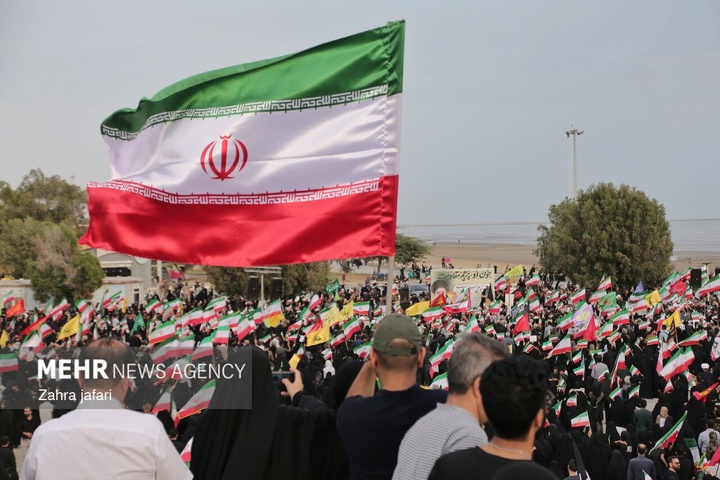 بیعت مردم سراسر کشور با سومین رهبر انقلاب اسلامی