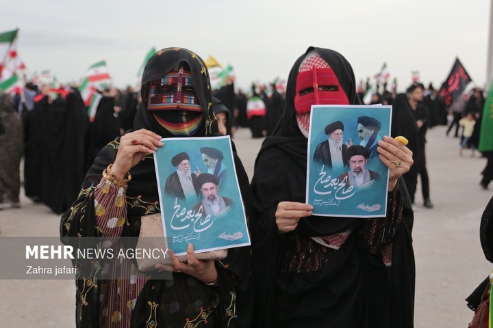 بیعت مردم سراسر کشور با سومین رهبر انقلاب اسلامی