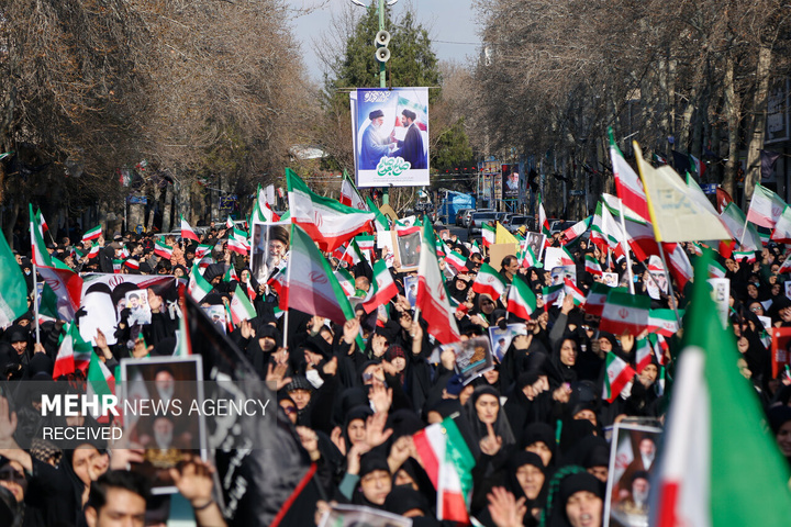 بیعت مردم سراسر کشور با سومین رهبر انقلاب اسلامی