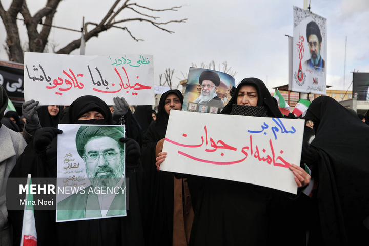 بیعت مردم سراسر کشور با سومین رهبر انقلاب اسلامی