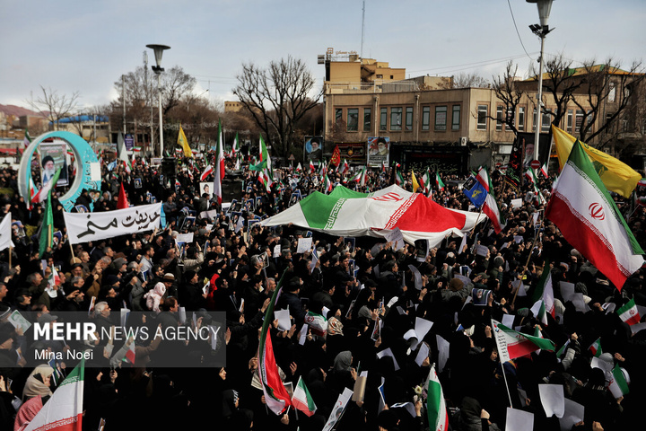 بیعت مردم سراسر کشور با سومین رهبر انقلاب اسلامی