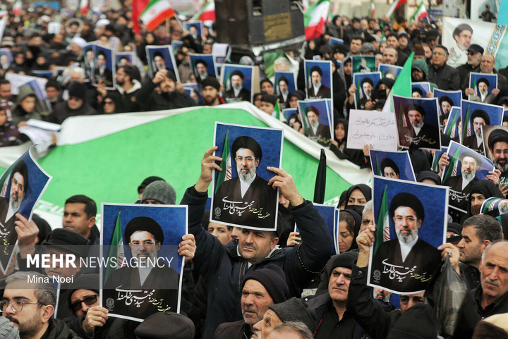 بیعت مردم سراسر کشور با سومین رهبر انقلاب اسلامی