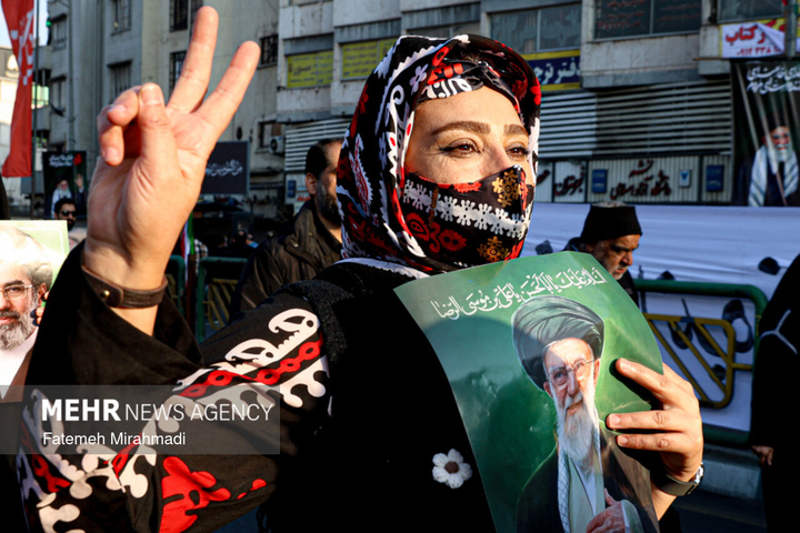 بیعت مردم سراسر کشور با سومین رهبر انقلاب اسلامی