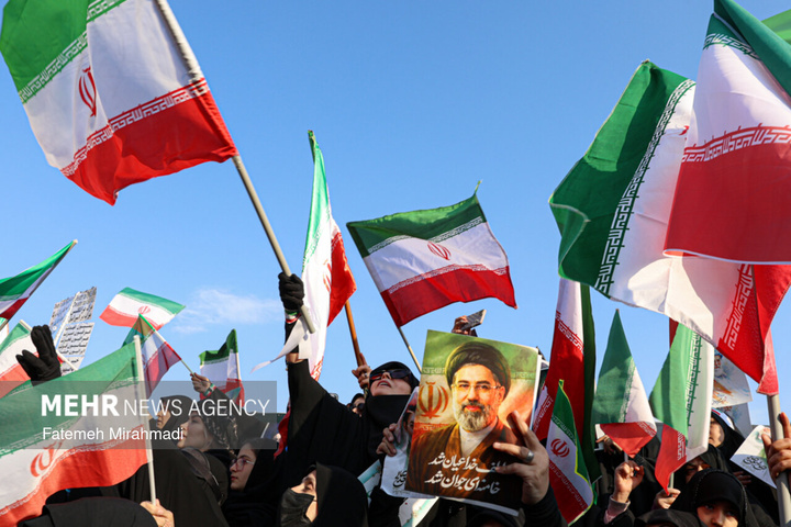 بیعت مردم سراسر کشور با سومین رهبر انقلاب اسلامی