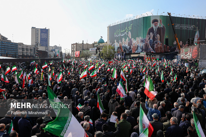 بیعت مردم سراسر کشور با سومین رهبر انقلاب اسلامی