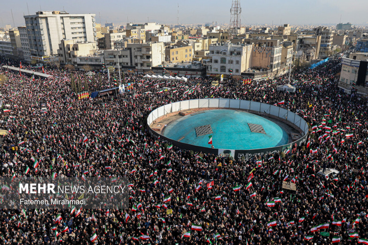 بیعت مردم سراسر کشور با سومین رهبر انقلاب اسلامی