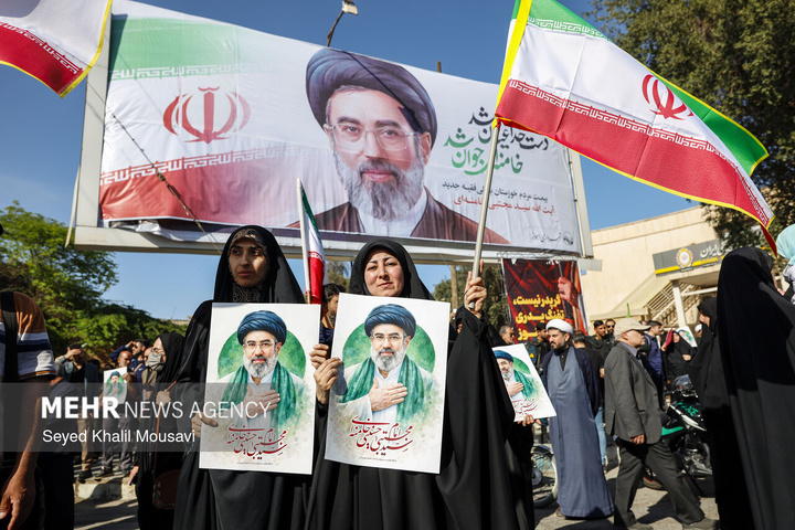 بیعت مردم سراسر کشور با سومین رهبر انقلاب اسلامی