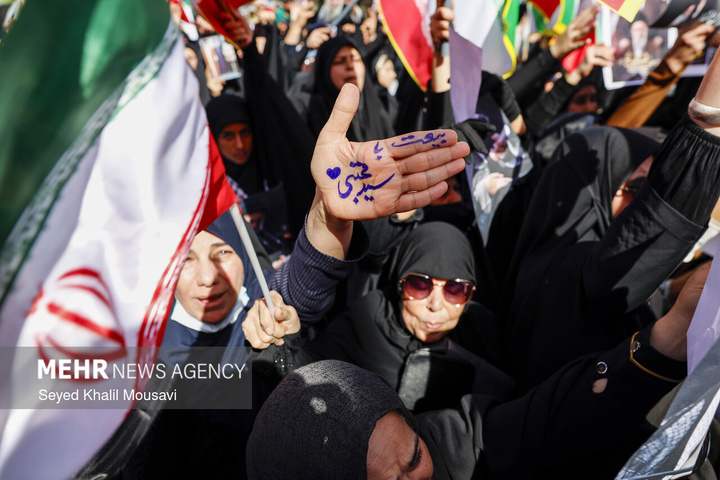 بیعت مردم سراسر کشور با سومین رهبر انقلاب اسلامی