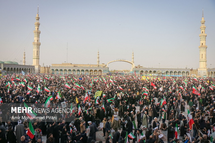 بیعت مردم سراسر کشور با سومین رهبر انقلاب اسلامی