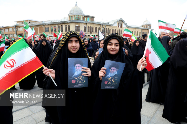 بیعت مردم سراسر کشور با سومین رهبر انقلاب اسلامی