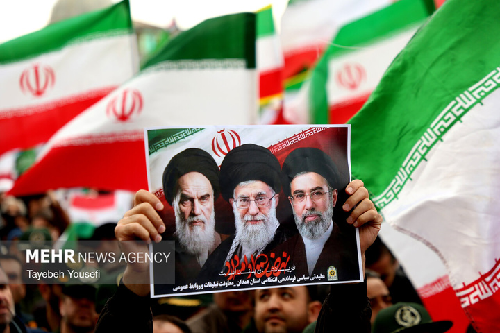 بیعت مردم سراسر کشور با سومین رهبر انقلاب اسلامی