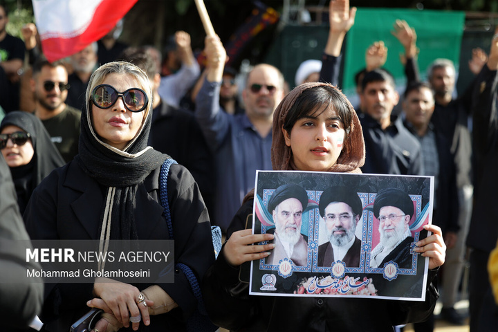 بیعت مردم سراسر کشور با سومین رهبر انقلاب اسلامی