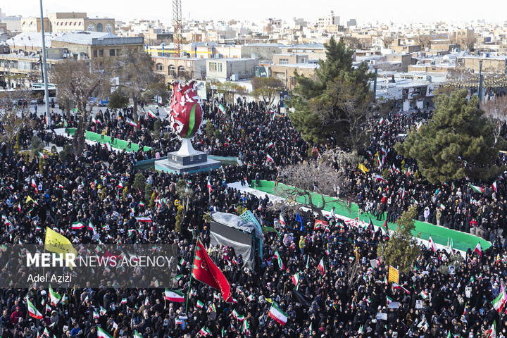 بیعت مردم سراسر کشور با سومین رهبر انقلاب اسلامی