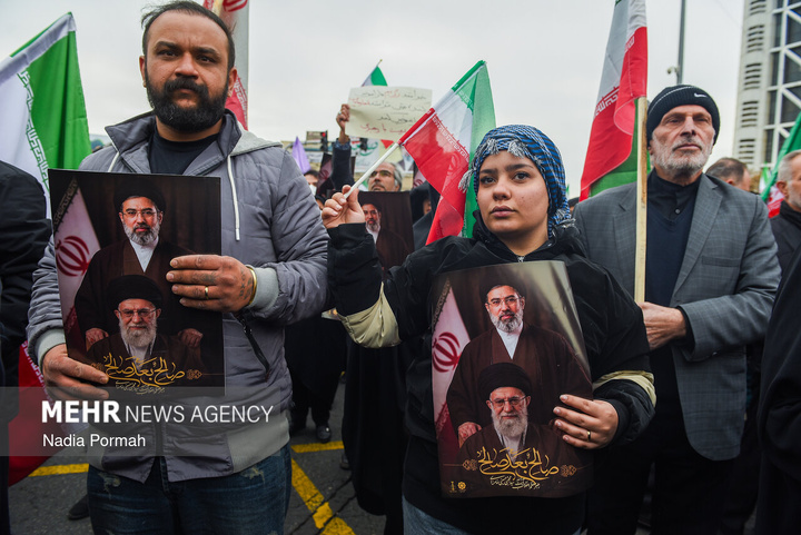 بیعت مردم سراسر کشور با سومین رهبر انقلاب اسلامی