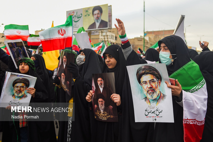 بیعت مردم سراسر کشور با سومین رهبر انقلاب اسلامی