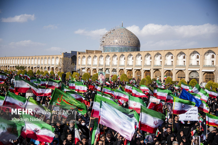 بیعت مردم سراسر کشور با سومین رهبر انقلاب اسلامی
