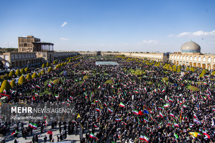 بیعت مردم سراسر کشور با سومین رهبر انقلاب اسلامی