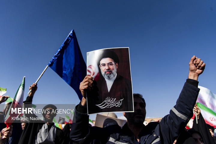 بیعت مردم سراسر کشور با سومین رهبر انقلاب اسلامی