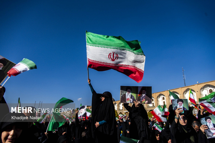 بیعت مردم سراسر کشور با سومین رهبر انقلاب اسلامی