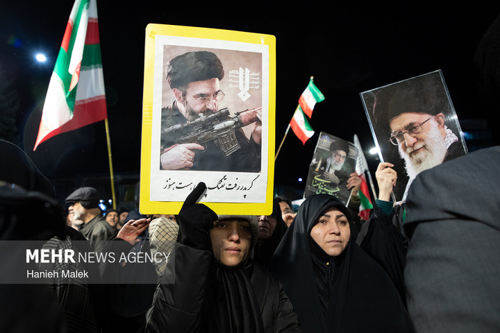 بیعت مردم سراسر کشور با سومین رهبر انقلاب اسلامی