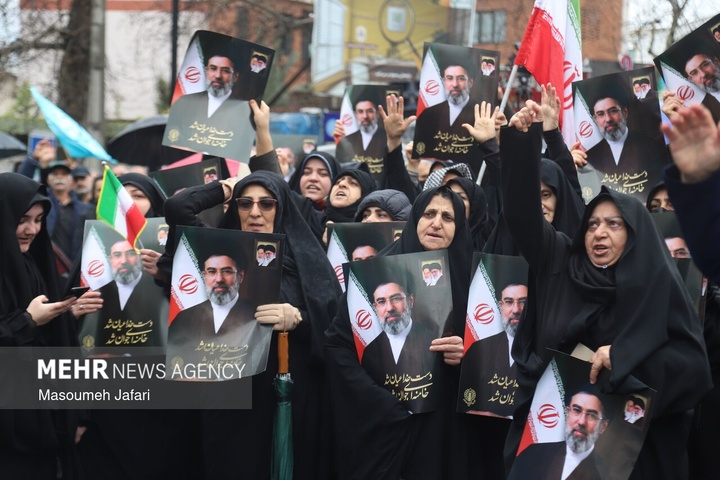 بیعت مردم سراسر کشور با سومین رهبر انقلاب اسلامی