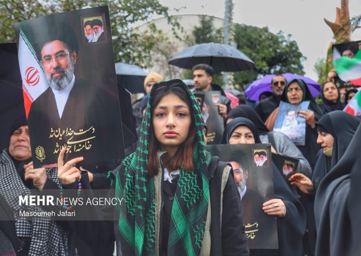 بیعت مردم سراسر کشور با سومین رهبر انقلاب اسلامی