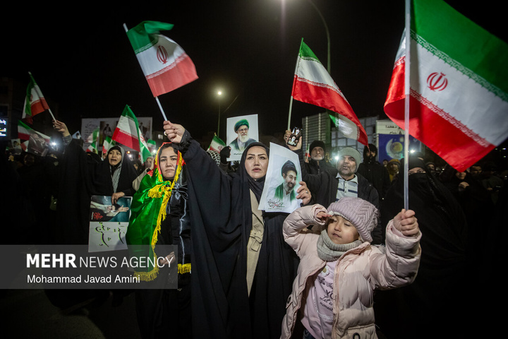 بیعت مردم سراسر کشور با سومین رهبر انقلاب اسلامی