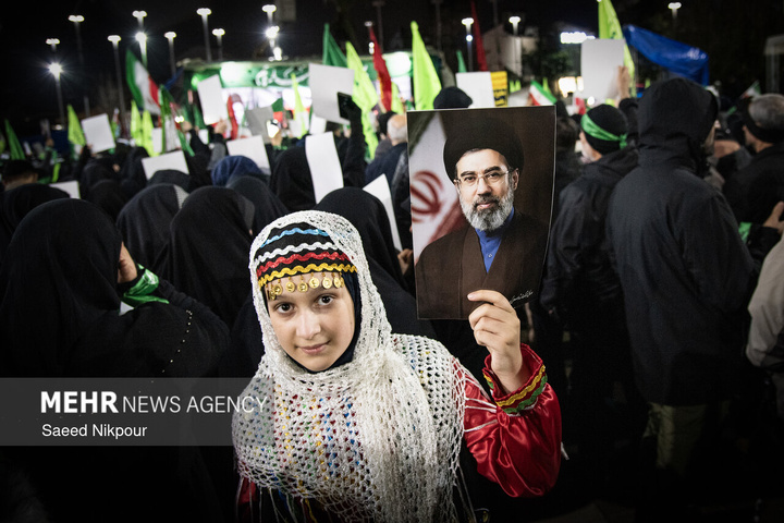 بیعت مردم سراسر کشور با سومین رهبر انقلاب اسلامی