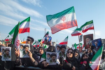 اجتماع مردم تهران برای بیعت با آیت الله سید مجتبی خامنه‌ای