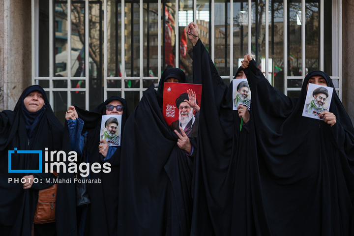 تشییع پیکر ۳۵ شهید در تهران