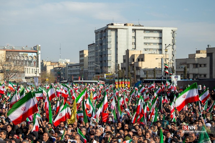 اجتماع مردم تهران برای بیعت با آیت الله سید مجتبی خامنه‌ا