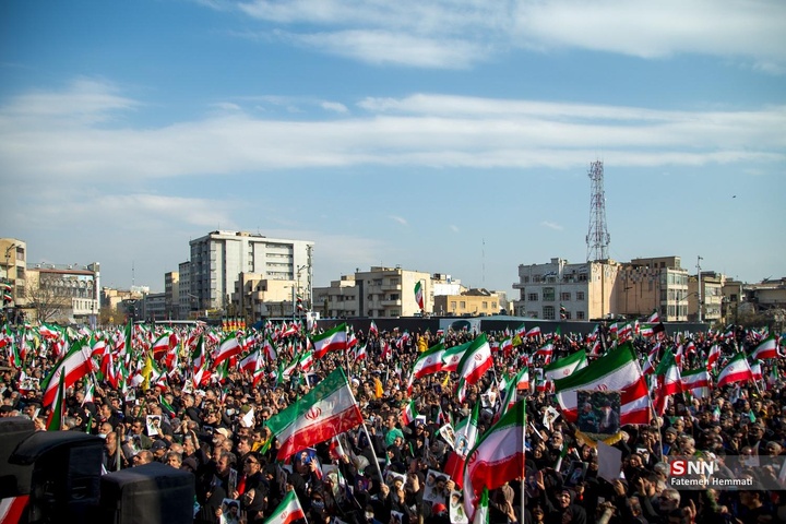 اجتماع مردم تهران برای بیعت با آیت الله سید مجتبی خامنه‌ا